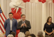 El presidente de la Cámara de Representantes, Mike Johnson, considera que los escaños del RGV en el Congreso son clave para la mayoría en la Cámara.