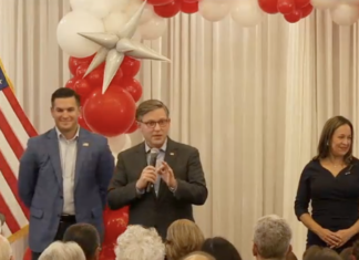 El presidente de la Cámara de Representantes, Mike Johnson, considera que los escaños del RGV en el Congreso son clave para la mayoría en la Cámara.