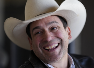 El cantante tejano Bobby Pulido gana primaria demócrata en el Distrito Congresional 15 de Texas.