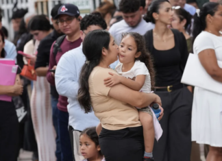 Trump reduce a 10 días el plazo para que refugiados defiendan su estatus.