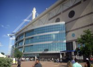 Identifican al aviador estadounidense que murió tras caer haciendo rápel en un partido de fútbol americano universitario en San Antonio.