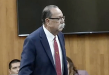 El fiscal del condado de Cameron confronta a un testigo de la defensa mientras continúa la fase de determinación de la pena en el juicio de Rogelio Martínez.