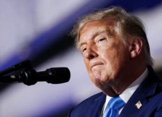 Trump presume datos de la industria automotriz en EU previo a las elecciones intermedias.