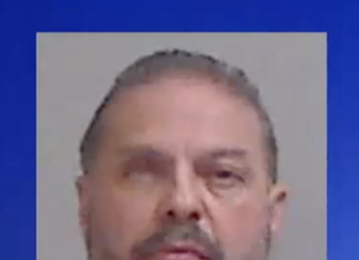 Ramón Ayala Jr. fue arrestado por cargos de agresión sexual derivados de un incidente ocurrido en un autobús turístico en 2025.